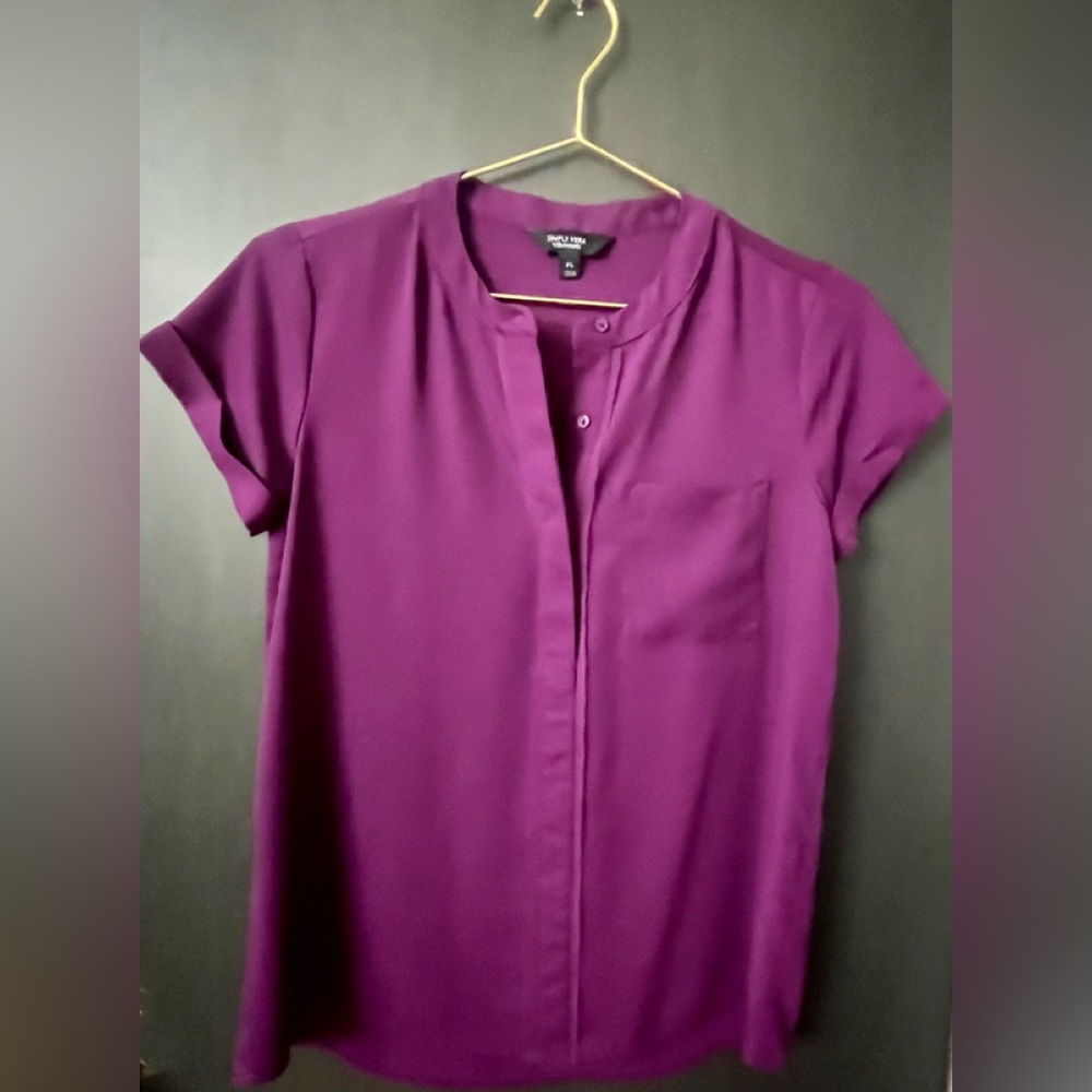 From Simply Vera-Vera Wang mandarin style top with hidden buttons. Sz PS